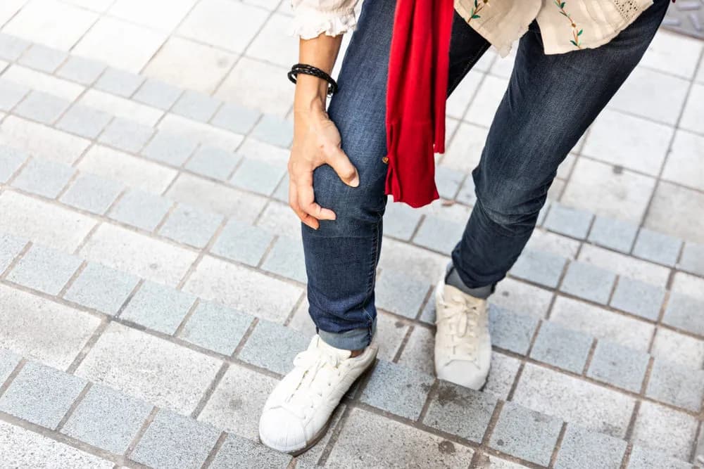 When Your Knees Give Out Without Warning: The Hidden Problem Behind Knee Instability and Collapse